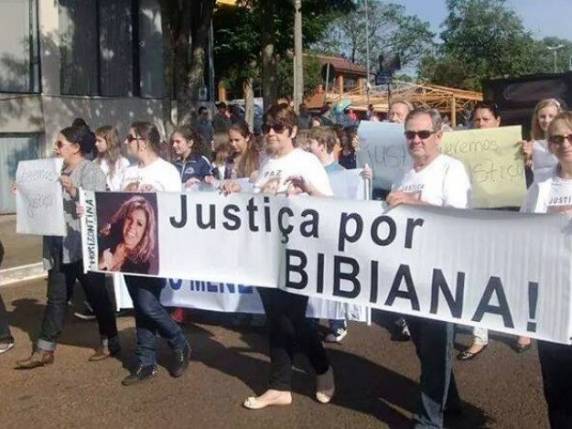 Familia e amigos fazem nova caminhada pedindo justiça na tarde deste 

sábado