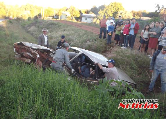 A colisão 

envolveu uma Carreta Scânia carregada com 33.000Kg de ração, e um automóvel Ford Delrey com seis pessoas