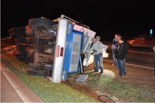 Motorista perdeu o controle ao 

entrar na pista de acesso a balança de pesagem de veículos