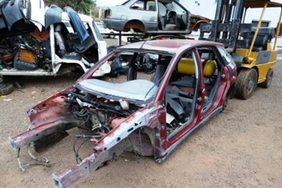 Homem é acusado de 

vender peças de carros roubados