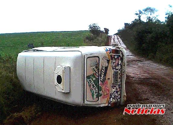 O acidente ocorreu na manhã desta sexta-feira (13), em uma 

estrada de chão batido