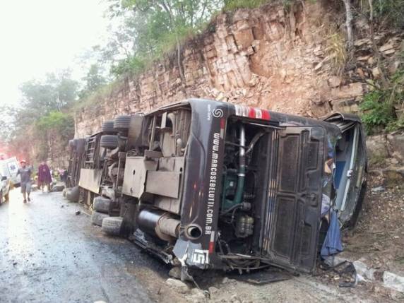 Ônibus saiu da pista na Serra do Mangaval, perto de Cáceres (MT)