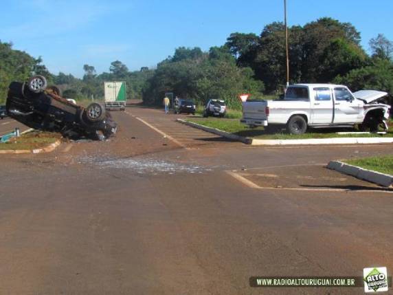 O acidente ocorreu na manhã deste sábado (21)