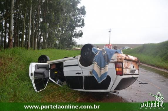 O automóvel tem placas de Birigui - SP