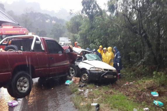 Rodovia está bloqueada nos dois sentidos próximo ao bairro Nossa 

Senhora da Saúde