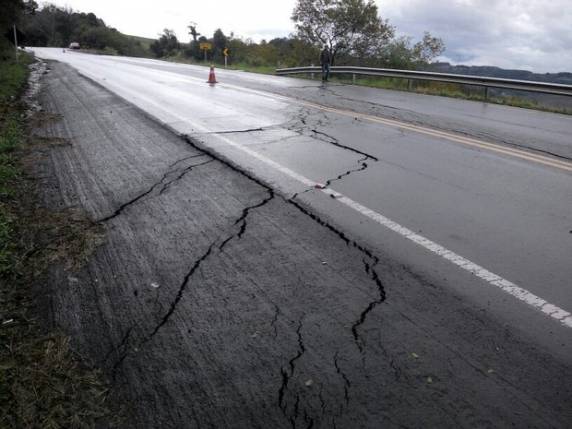 Ponte da RSC-480, na divisa de Nonoai e Santa Catarina, está bloqueada
