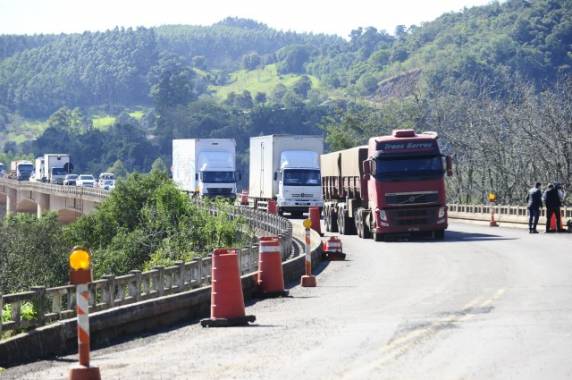 Trecho, a principal ligação entre o Estado e o Centro-Oeste do país, estava interrompido devido à força das águas do Rio Uruguai