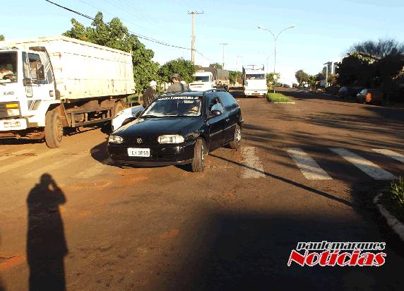 O acidente ocorreu por volta das 8he20min desta terça-feira (1º)