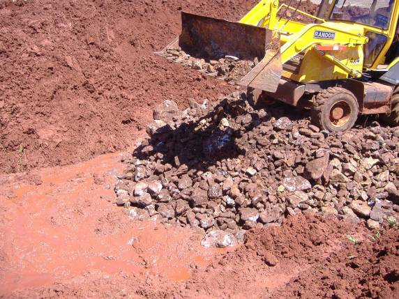 Trabalhos 

consistem na recuperação de estradas, pontes e operação tapa-buracos