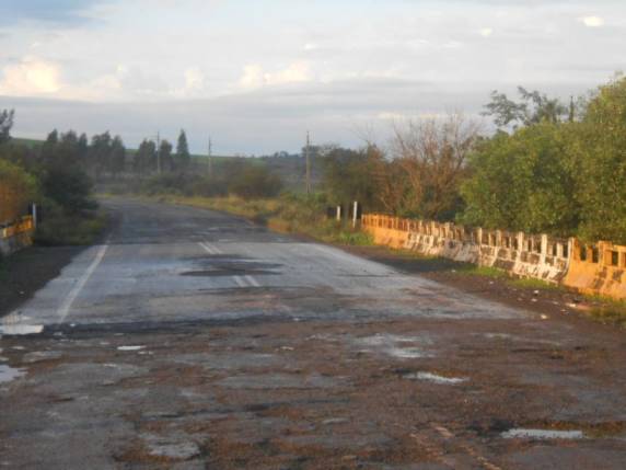 Buracos em 

ponte representa sinal de alerta aos motoristas