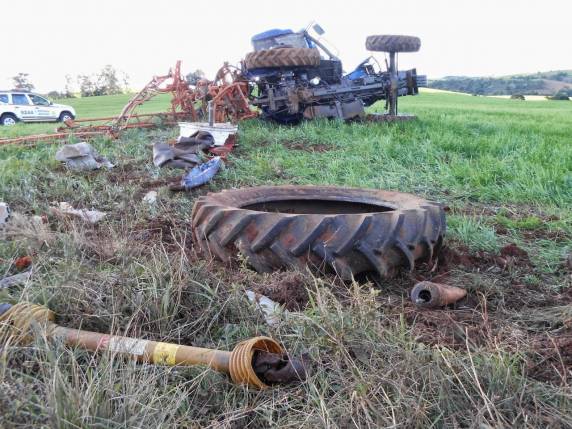 Um grave acidente na tarde desta quinta 

feira, 10 deixou uma pessoa ferida na ERS 324 na altura do município de Ronda Alta, norte do Rio Grande do Sul