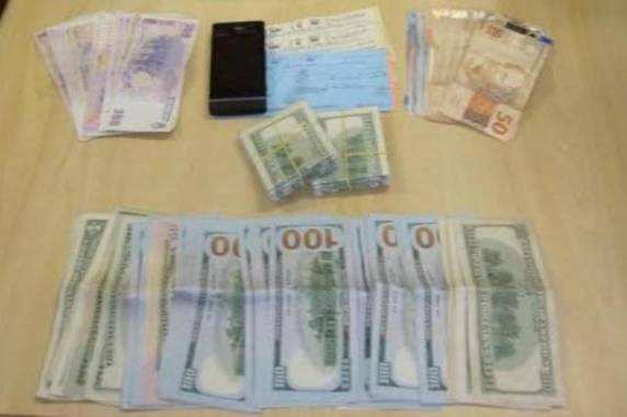 Ele levava US$ 16.850, 1,5 mil pesos argentinos e R$ 1.083