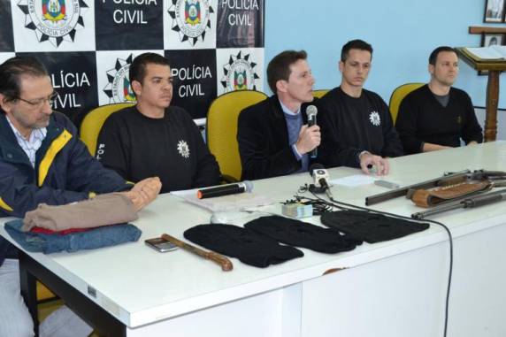 Dois menores foram encaminhados ao Case e os outros três suspeitos ao 

Presídio Regional