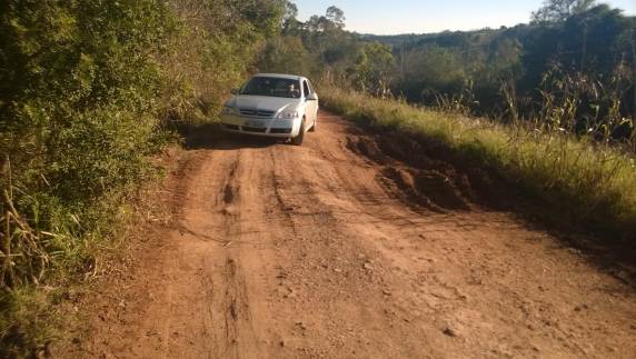 Moradores de Santa Catarina se dizem apavorados com estradas do interior de Três 

de Maio