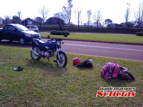 O acidente envolveu uma moto e um automóvel