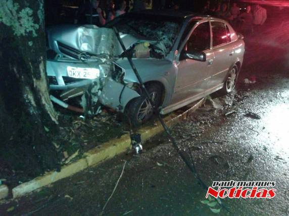 O acidente ocorreu por volta das 21he15min