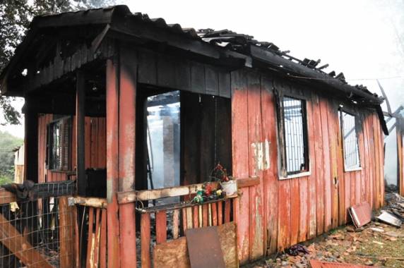 Família que residia no local estava com a 

mudança encaixotada para se mudar no sábado