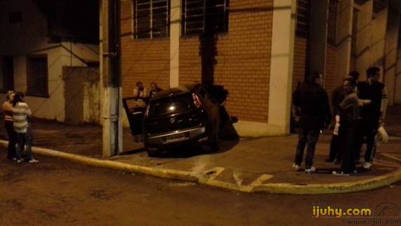 O homem saiu ileso do acidente