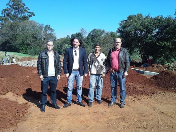 INICIA ENSAIBRAMENTO NO 

DISTRITO INDUSTRIAL I
Calçamento compreende rua Planalto