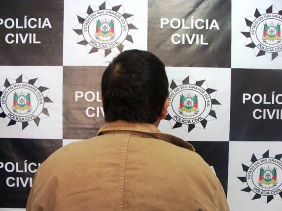 O acusado 

possui antecedentes policiais por crimes de homicídio, roubo, tráfico de drogas, entre outros
