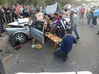 Segundo policiais rodoviários, dois veículos colidiram de frente