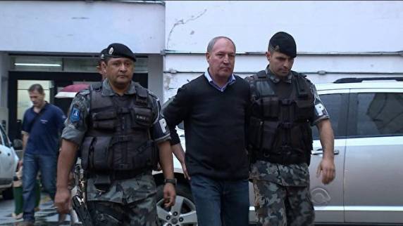Funcionários tinham de entregar parte dos salários aos políticos