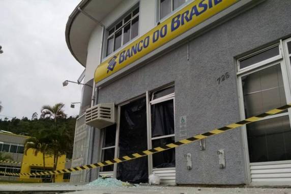Diretoria da DEIC dará entrevista 

coletiva na segunda-feira para explicar a operação.