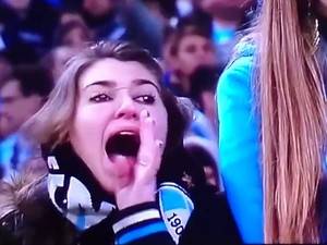Patrícia foi flagrada gritando macaco para o goleiro Aranha, do Santos