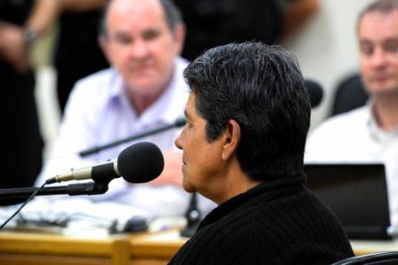 Em depoimento prestado na manhã desta terça-feira em Rodeio 

Bonito, Doraci Terezinha Wirganovicz disse à Justiça que Edelvânia Wirganovicz foi criada na roça e sabia abrir buracos desde criança