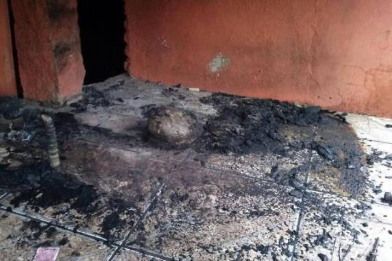 Assoalho da residência, que está sendo alugada, foi atingido na madruga desta sexta-feira na Zona Norte