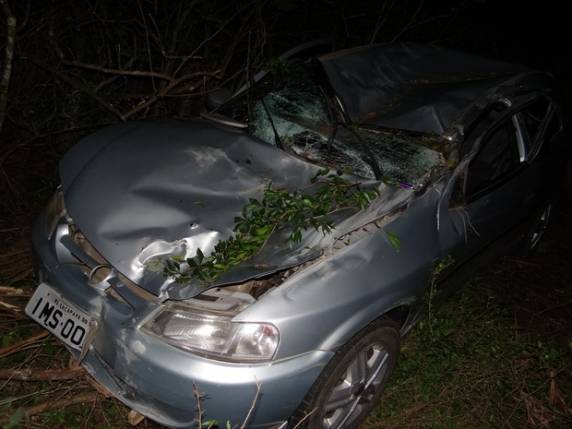 Tradicionalista que cavalgava na beira da rodovia não resistiu à colisão