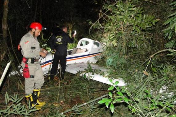 Avião caiu em 

propriedade rural, a cerca de quatro quilômetros do centro da cidade