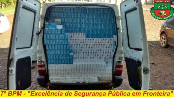 Dois homens que tripulavam uma Fiorino, foram presos na tarde desta segunda-feira