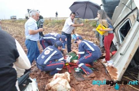 O acidente ocorreu por volta do meio dia desta quinta-feira (25), e o três-maiense Roceli 

Schneider, 30 anos, foi internado em estado grave no hospital de Toledo