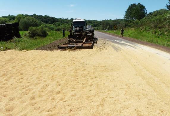 O caminhão foi carregado em São Borja e tinha com destino São Paulo