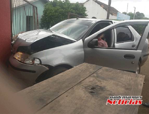 O acidente ocorreu por volta das 10he15min desta terça-feira (07)
