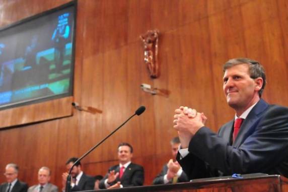 Gilmar 

Sossela (PDT) estava sendo investigado por venda de ingressos para jantar. Outras sete pessoas também foram apontadas ao Tribunal Regional Eleitoral (TRE)
