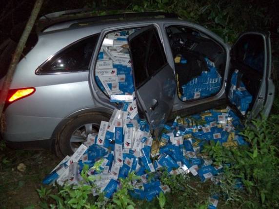 PM deu ordem de parada ao motorista, que fugiu em alta velocidade