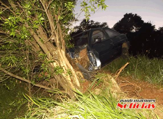 O automóvel foi abandonado 

as margens da BR 472, na localidade de Lajeado lambedor, interior de Três de Maio