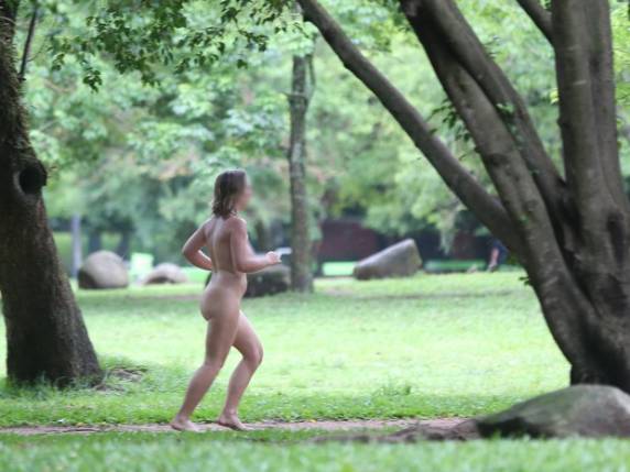 Mulher 

chamou a atenção dos frequentadores do Parcão nesta quinta-feira