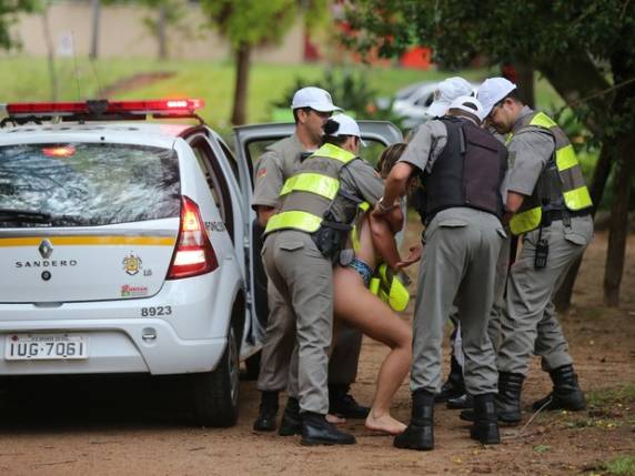 Mulher 

chamou a atenção dos frequentadores do Parcão nesta quinta-feira