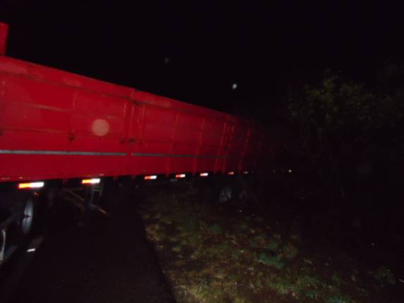Ao perceber que não conseguiria fazer a travessia, condutor tentou retornar e veículo acabou tombando