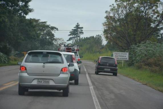 Mudança vai atingir ultrapassagens em local proibido ou pelo acostamento e motoristas que fazem rachas. Tempo de prisão em caso de crime de trânsito também aumenta