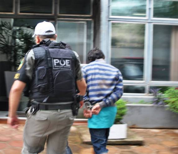 Suspeitos tentaram fugir em um veículo, mas foram pegos na BR 285
