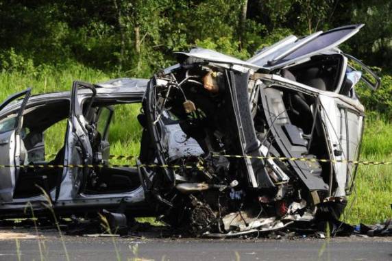 Acidente aconteceu no km 61 da BR-290 e chegou a bloquear a rodovia na manhã desta segunda-feira
