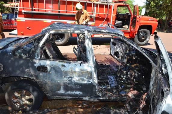 Uma criança de 4 anos que estava no interior do carro, teve ferimentos leves