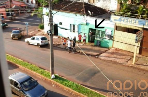 A vítima foi atingida por vários disparos de arma de fogo