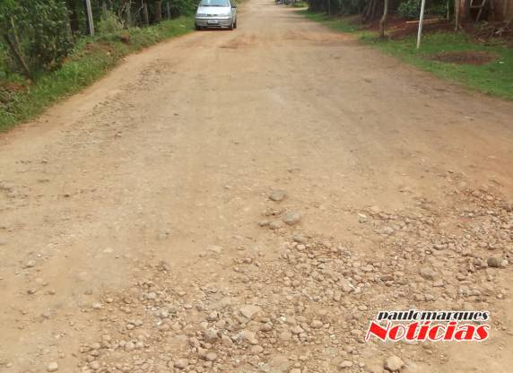 Rua São Miguel tem sido motivo de reclamações à muito tempo, em 

Três de Maio