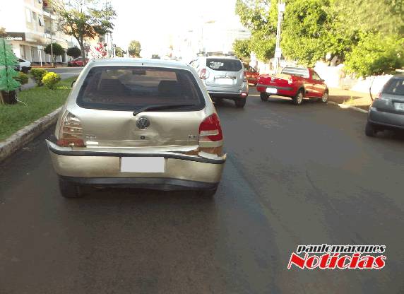 Dois automóveis colidiram na Av. Uruguai no final da tarde desta sexta-feira (28)