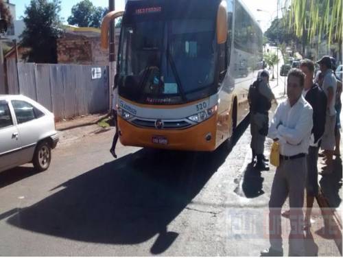 Um coletivo da Sul Serra atropelou um operário de uma obra